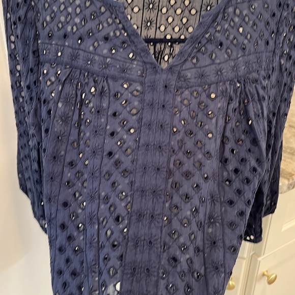 The best top ever - such fun with white shorts - Picture 4 of 6